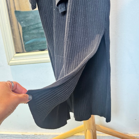 GOOD AMERICAN
Belted Body Dress in Ribbed Knit size 4 - Picture 5 of 6